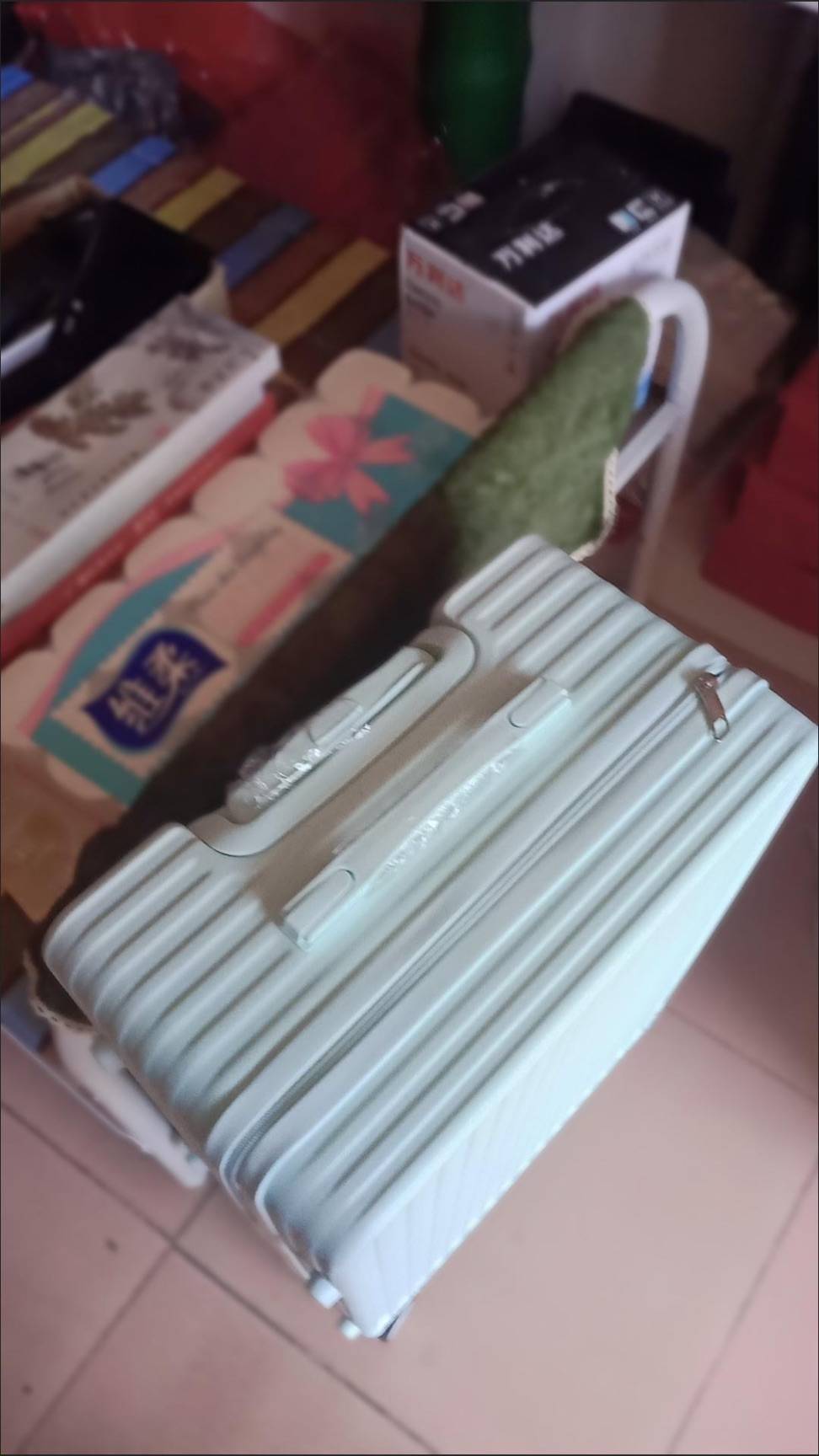 这个拉杆箱质量非常nice，颜色超正，很喜欢