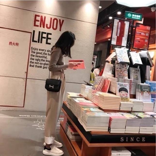 白鞋试穿首单